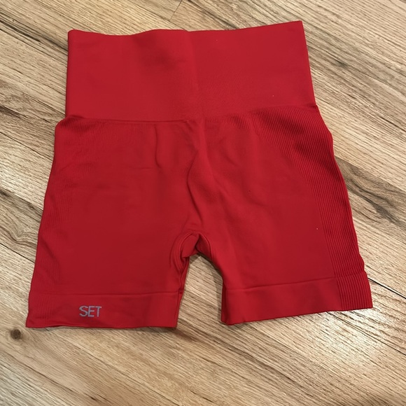 Setactive red sculptflex shorts - Picture 2 of 4